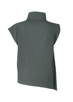 A detail shot of the HOMME PLISSÉ ISSEY MIYAKE ANGULAR STONE top.