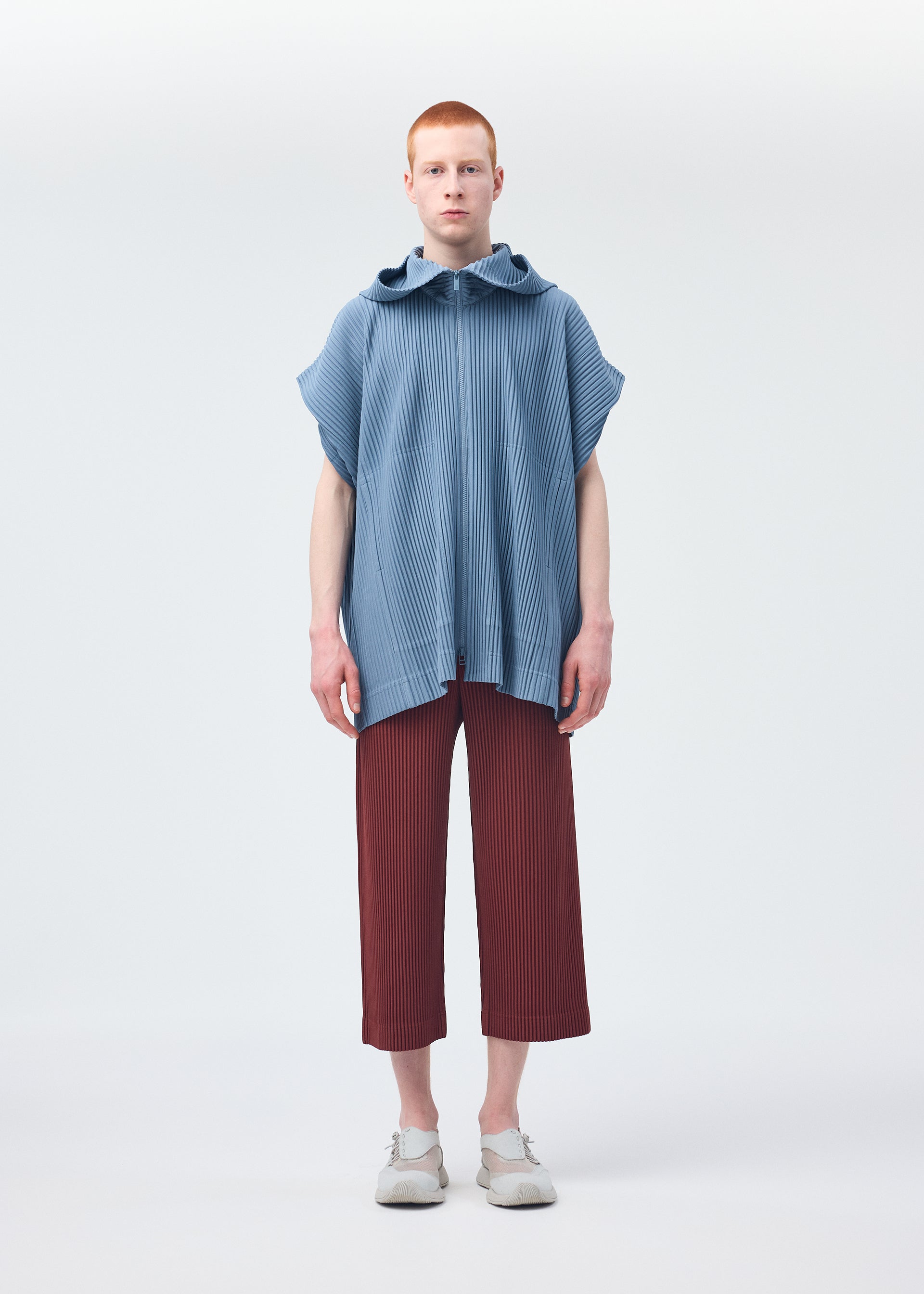 A model wears the HOMME PLISSÉ ISSEY MIYAKE MONTHLY COLORS AUGUST shirt.