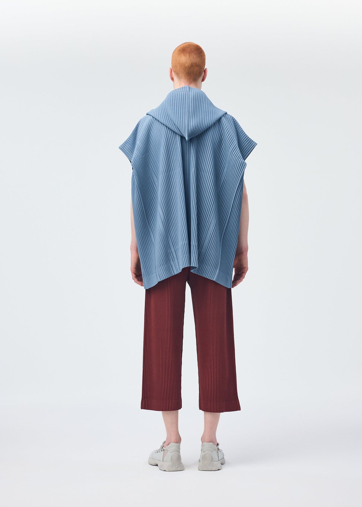 A model wears the HOMME PLISSÉ ISSEY MIYAKE MONTHLY COLORS AUGUST shirt.