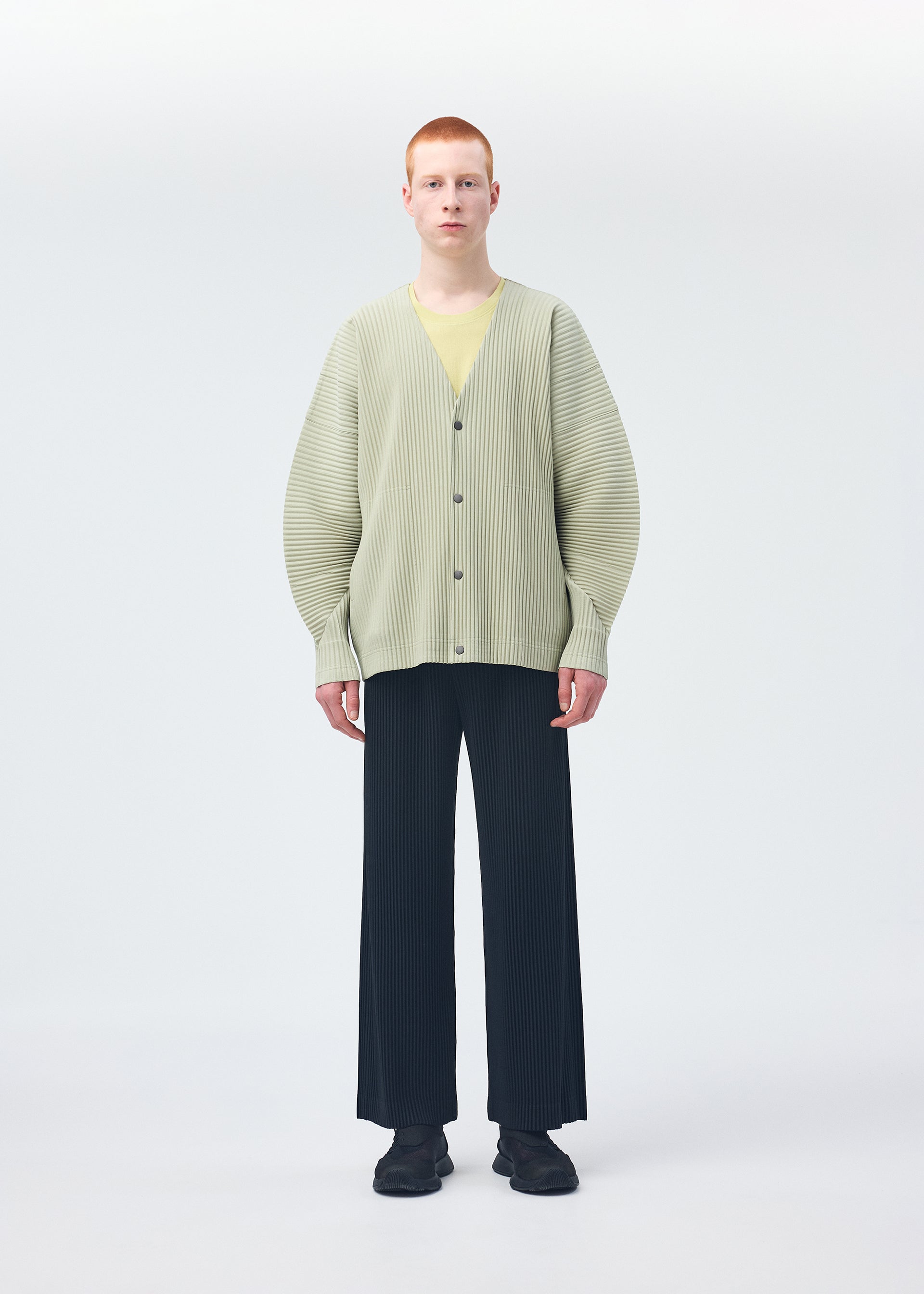 A model wears the HOMME PLISSÉ ISSEY MIYAKE MONTHLY COLORS OCTOBER shirt.