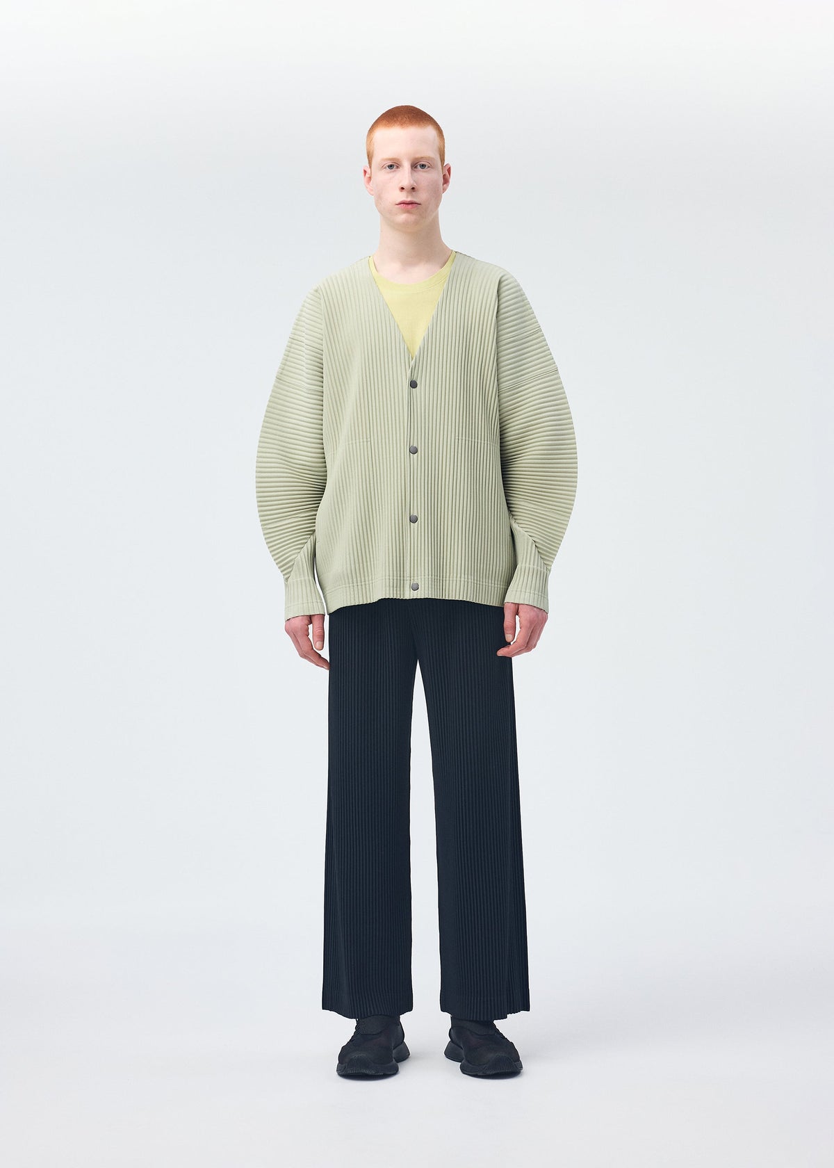 A model wears the HOMME PLISSÉ ISSEY MIYAKE MONTHLY COLORS OCTOBER shirt.