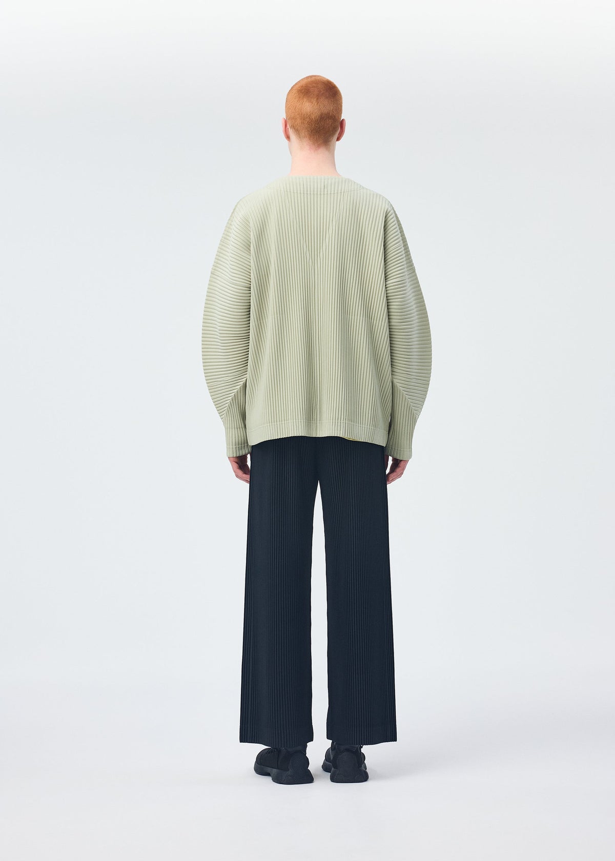 A model wears the HOMME PLISSÉ ISSEY MIYAKE MONTHLY COLORS OCTOBER shirt.