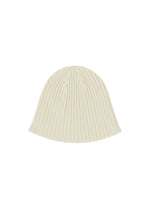 A product shot of the HOMME PLISSÉ ISSEY MIYAKE PENNE hat in beige (40).