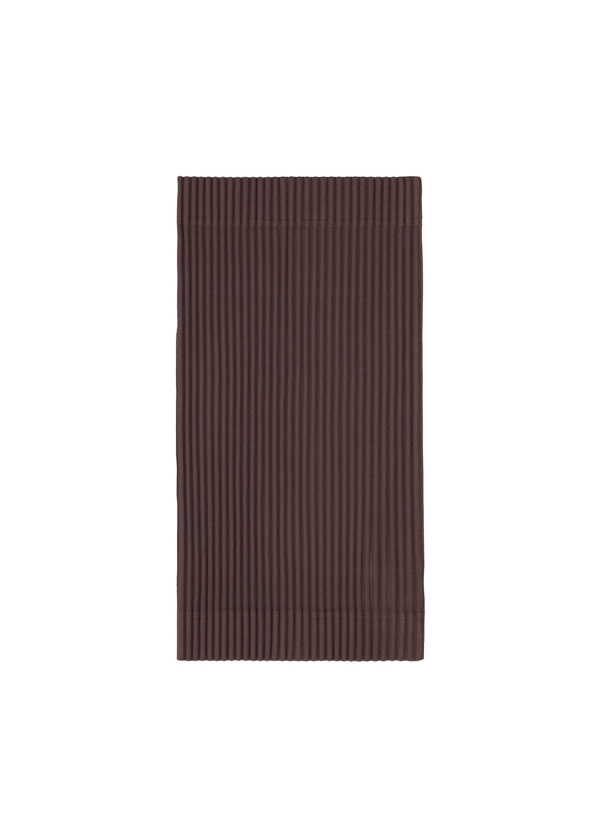A product shot of the HOMME PLISSÉ ISSEY MIYAKE PLEATS BAND cap in aubergine black (18).