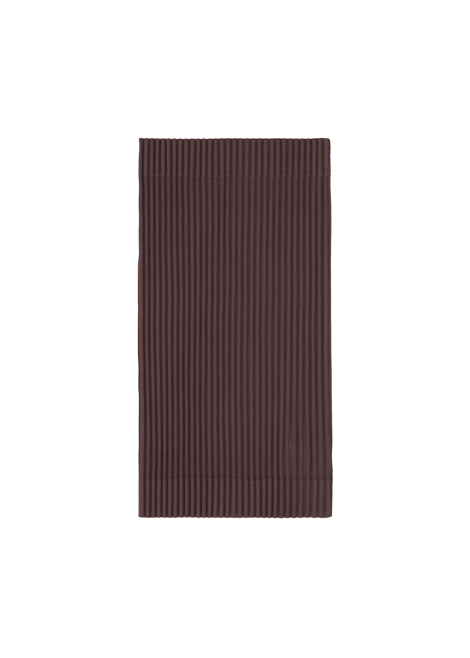 A product shot of the HOMME PLISSÉ ISSEY MIYAKE PLEATS BAND cap in aubergine black (18).