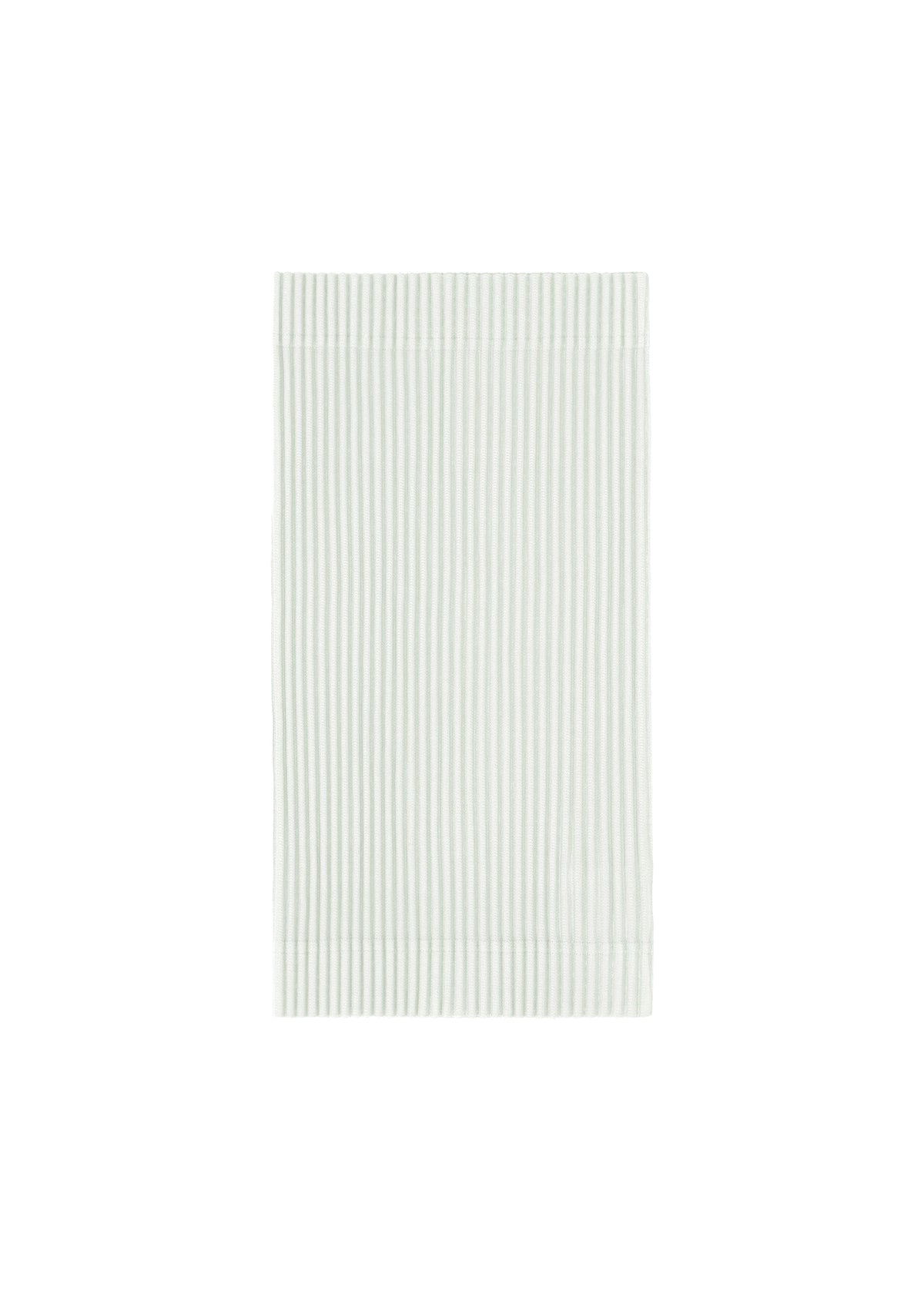 A product shot of the HOMME PLISSÉ ISSEY MIYAKE PLEATS BAND cap in duomo green (60).