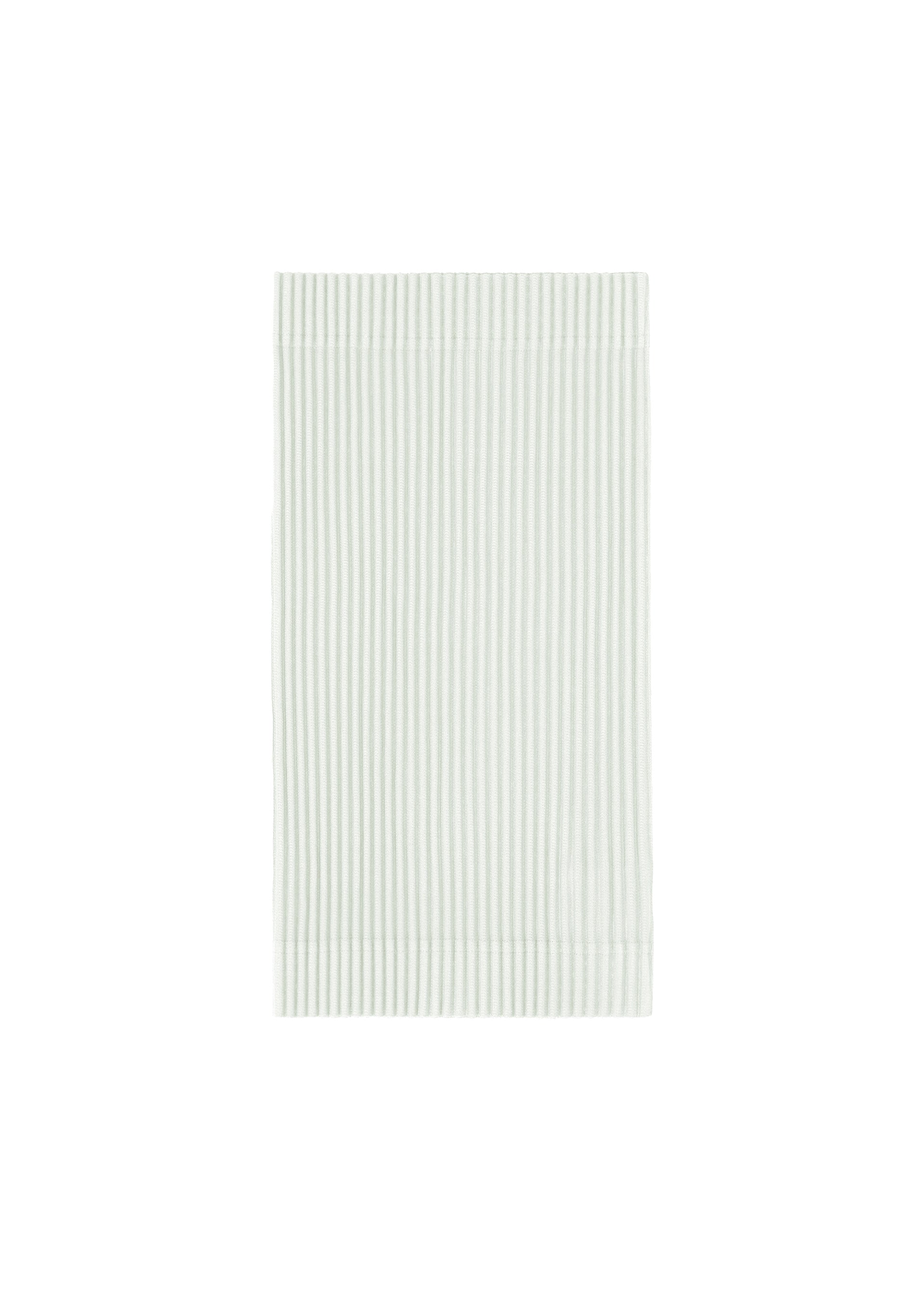 A product shot of the HOMME PLISSÉ ISSEY MIYAKE PLEATS BAND cap in duomo green (60).