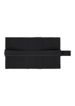 A product shot of the HOMME PLISSÉ ISSEY MIYAKE PLEATS BAND cap in black (15).