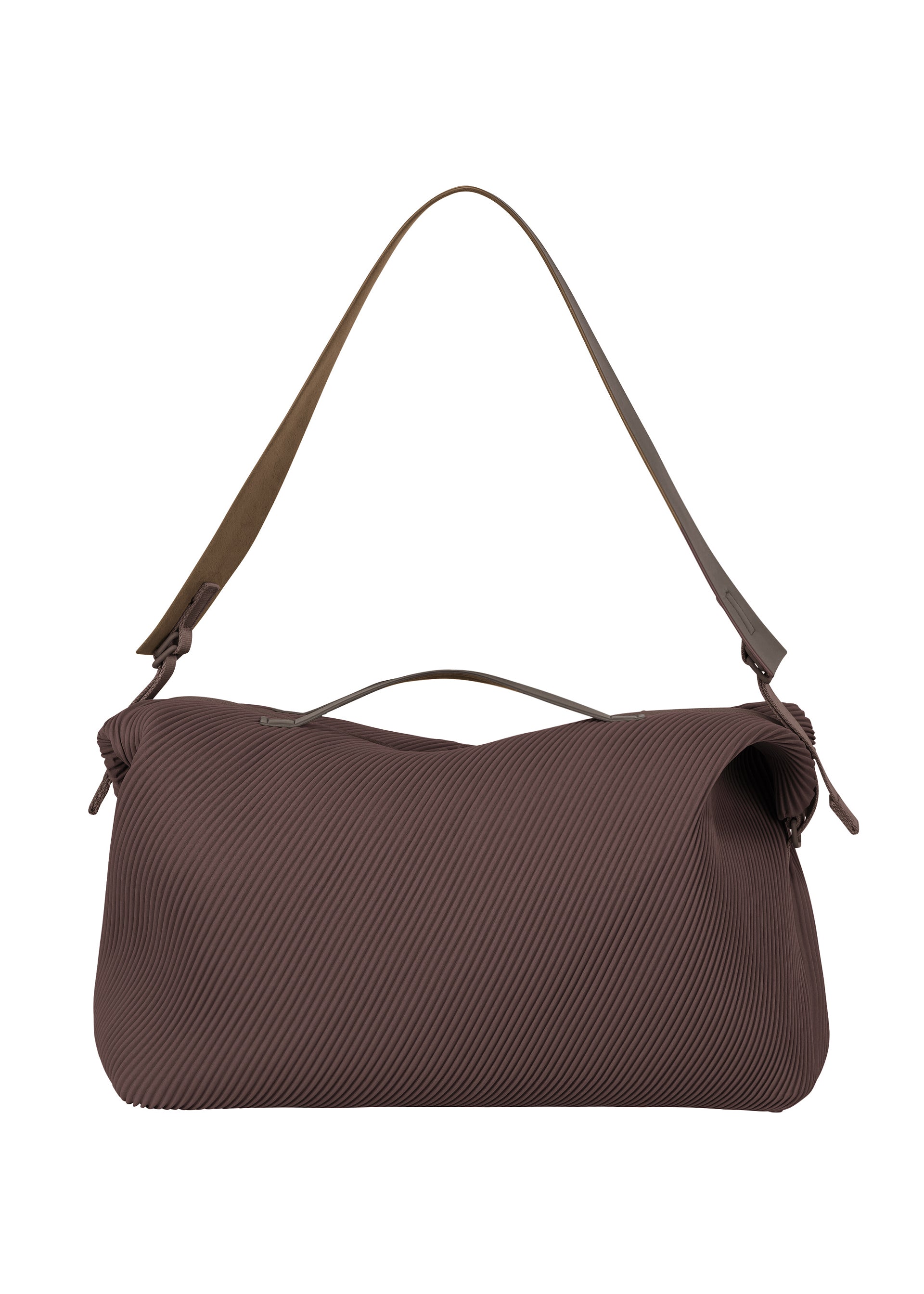 A product shot of the HOMME PLISSÉ ISSEY MIYAKE PLEATS TRAVEL BAG bag in aubergine black (18).