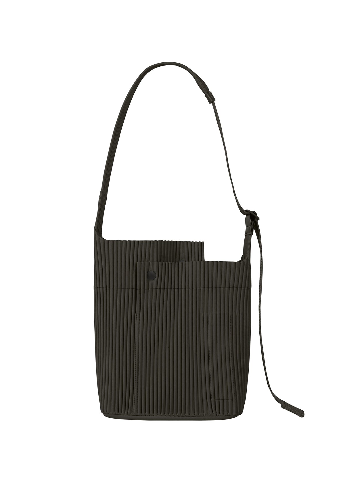 A product shot of the HOMME PLISSÉ ISSEY MIYAKE UTILITY bag in pizza scorch brown (46).