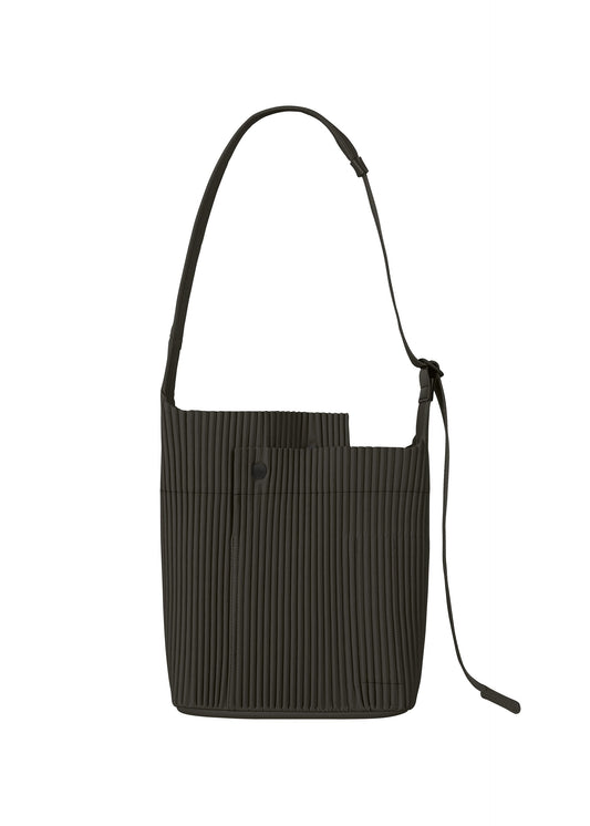 A product shot of the HOMME PLISSÉ ISSEY MIYAKE UTILITY bag in pizza scorch brown (46).