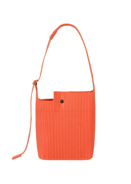 A detail shot of the HOMME PLISSÉ ISSEY MIYAKE UTILITY bag.