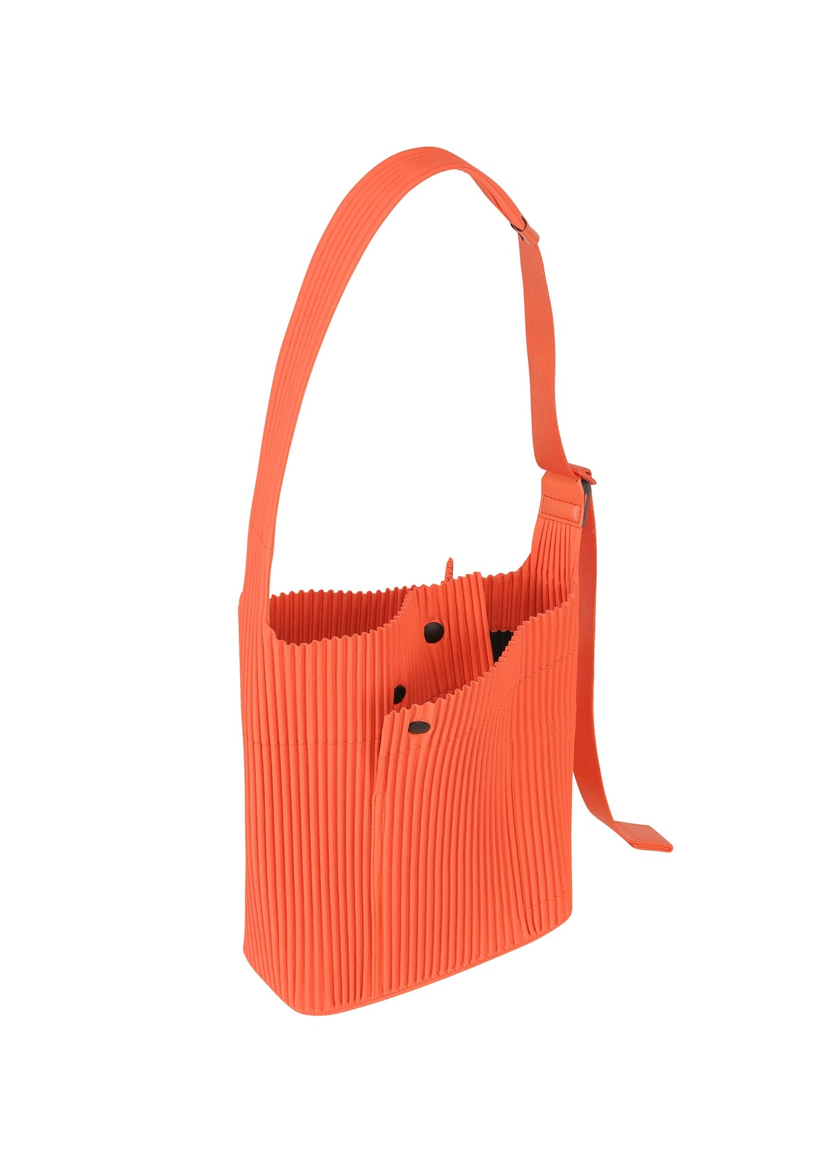 A detail shot of the HOMME PLISSÉ ISSEY MIYAKE UTILITY bag.