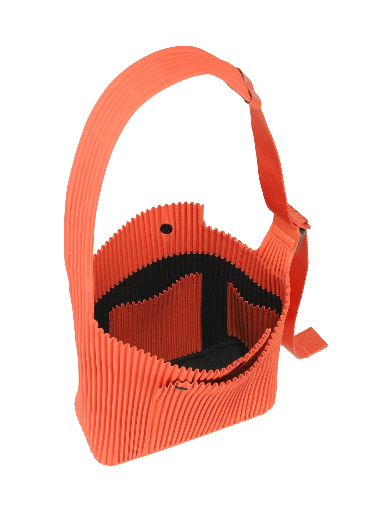 A detail shot of the HOMME PLISSÉ ISSEY MIYAKE UTILITY bag.