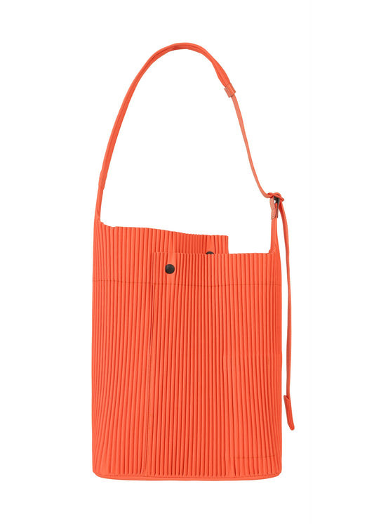 A product shot of the HOMME PLISSÉ ISSEY MIYAKE UTILITY bag in portofino buoy orange (33).