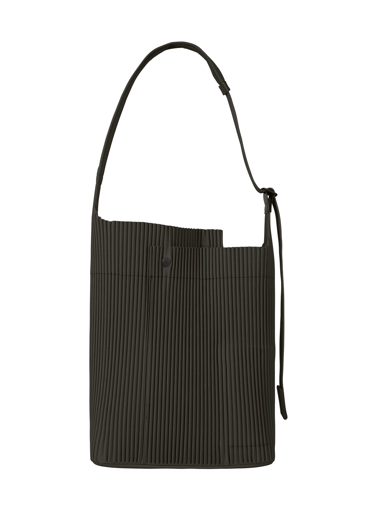 A product shot of the HOMME PLISSÉ ISSEY MIYAKE UTILITY bag in pizza scorch brown (46).