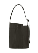 A product shot of the HOMME PLISSÉ ISSEY MIYAKE UTILITY bag in pizza scorch brown (46).