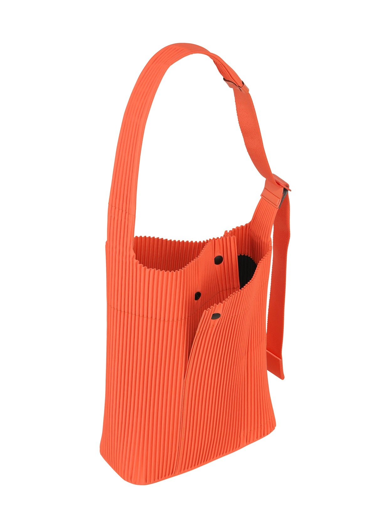 A detail shot of the HOMME PLISSÉ ISSEY MIYAKE UTILITY bag.
