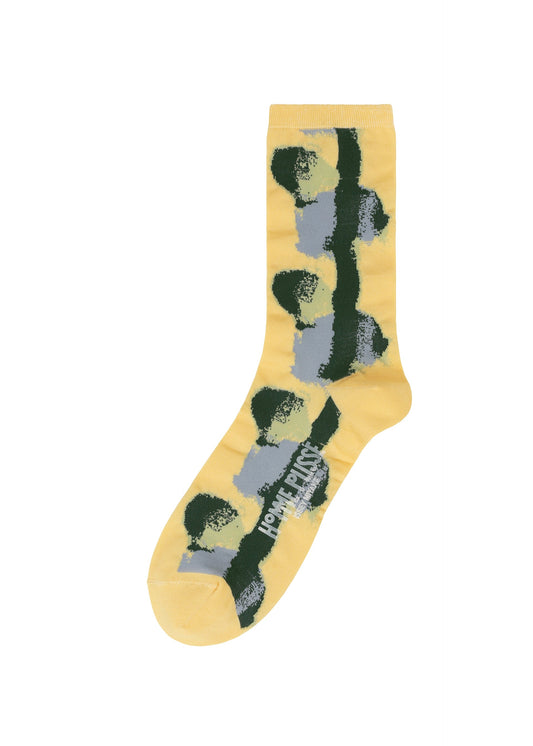 A product shot of the HOMME PLISSÉ ISSEY MIYAKE DAWN SOCKS socks in yellow (52).