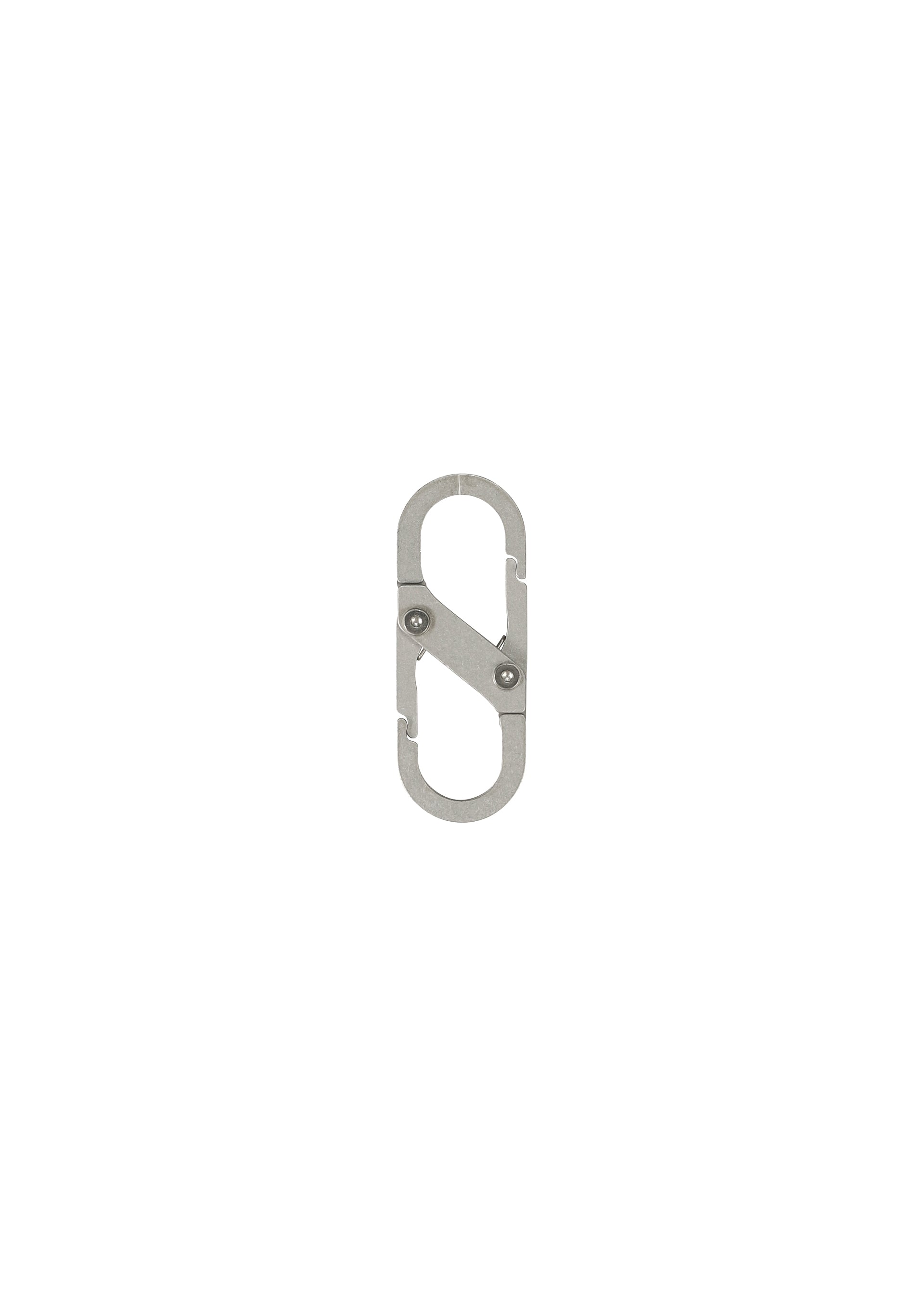 A detail shot of the HOMME PLISSÉ ISSEY MIYAKE CARABINER jewellery.