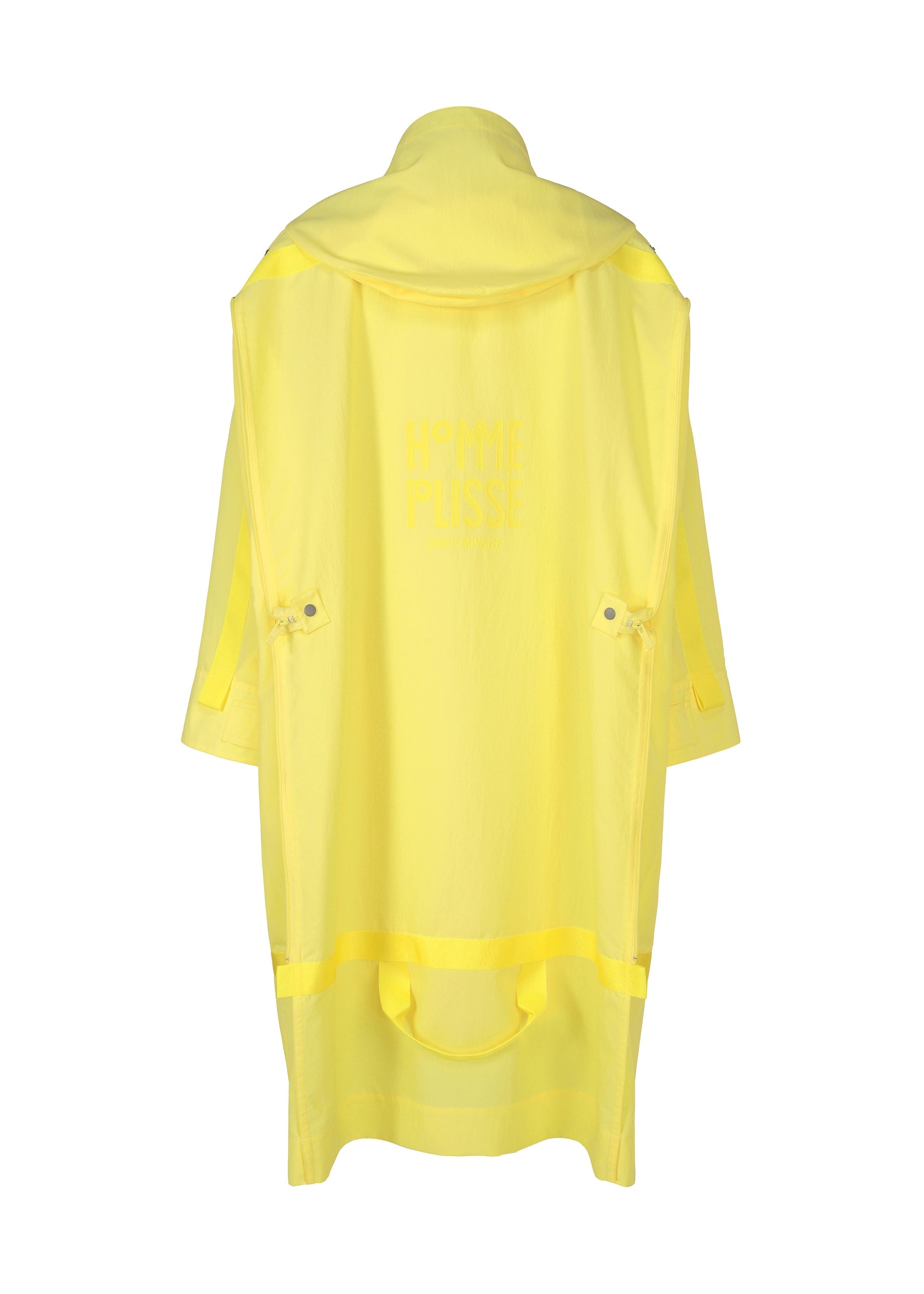 A detail shot of the HOMME PLISSÉ ISSEY MIYAKE CARRIER CARRIED clothing.