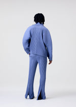 A model wears the HOMME PLISSÉ ISSEY MIYAKE LINEN LIKE jacket.