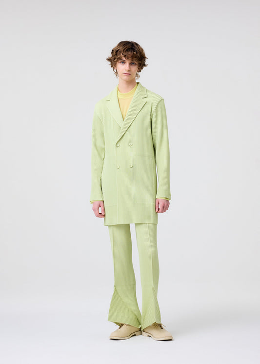 A model wears the HOMME PLISSÉ ISSEY MIYAKE LINEN LIKE jacket.