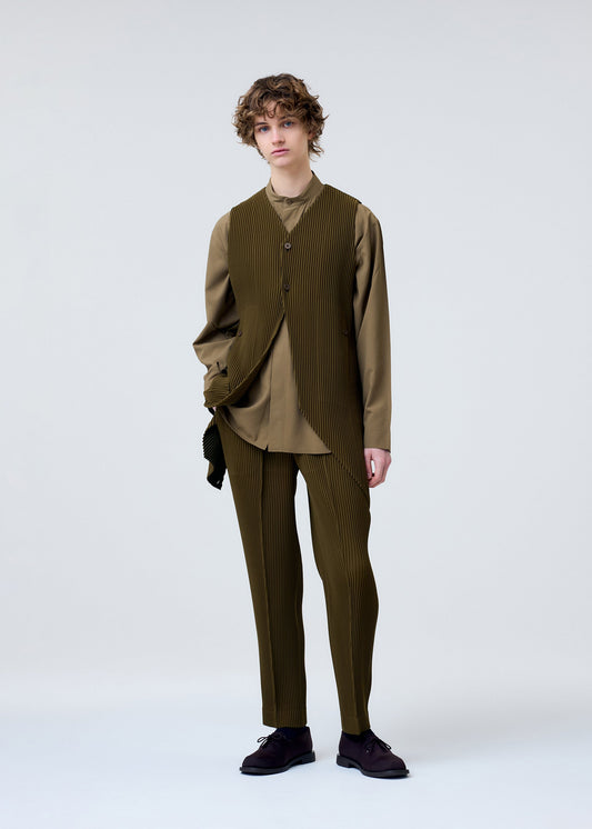 A model wears the HOMME PLISSÉ ISSEY MIYAKE TUXEDO PLEATS vest.
