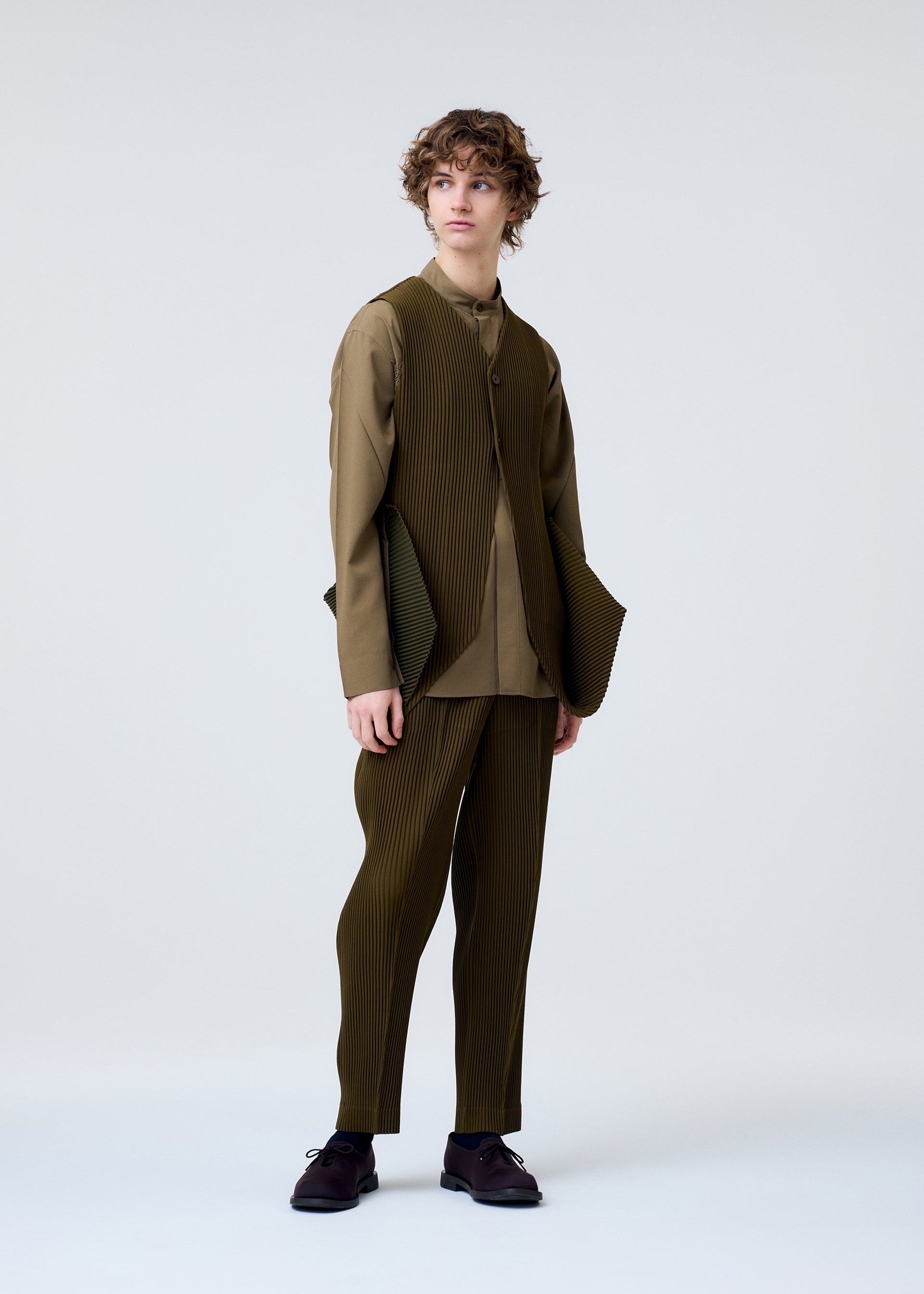 A model wears the HOMME PLISSÉ ISSEY MIYAKE TUXEDO PLEATS vest.