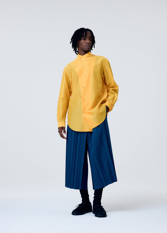 A model wears the HOMME PLISSÉ ISSEY MIYAKE EDGE ENSEMBLE trousers.
