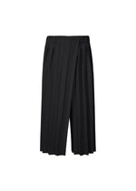 A product shot of the HOMME PLISSÉ ISSEY MIYAKE EDGE ENSEMBLE trousers in black (15).