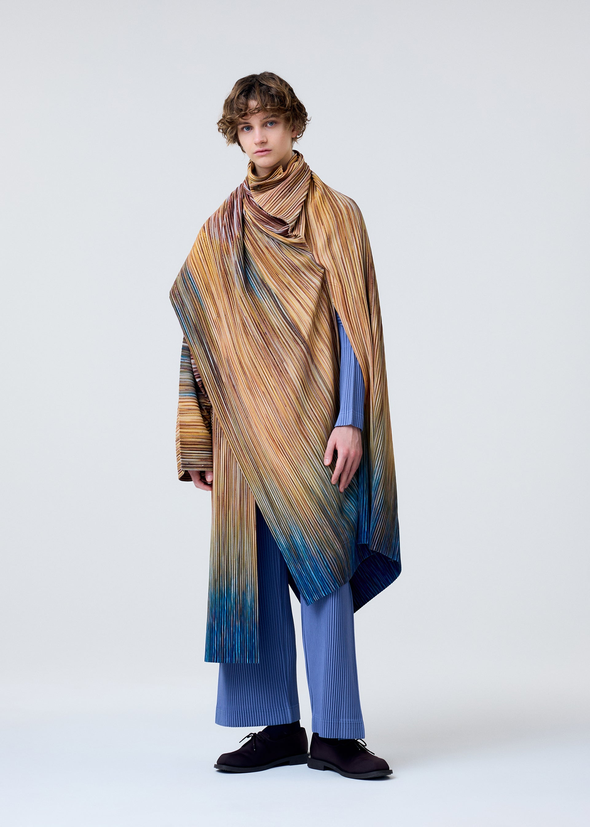 A model wears the HOMME PLISSÉ ISSEY MIYAKE PAINT BRUSH CLOSE UP coat.