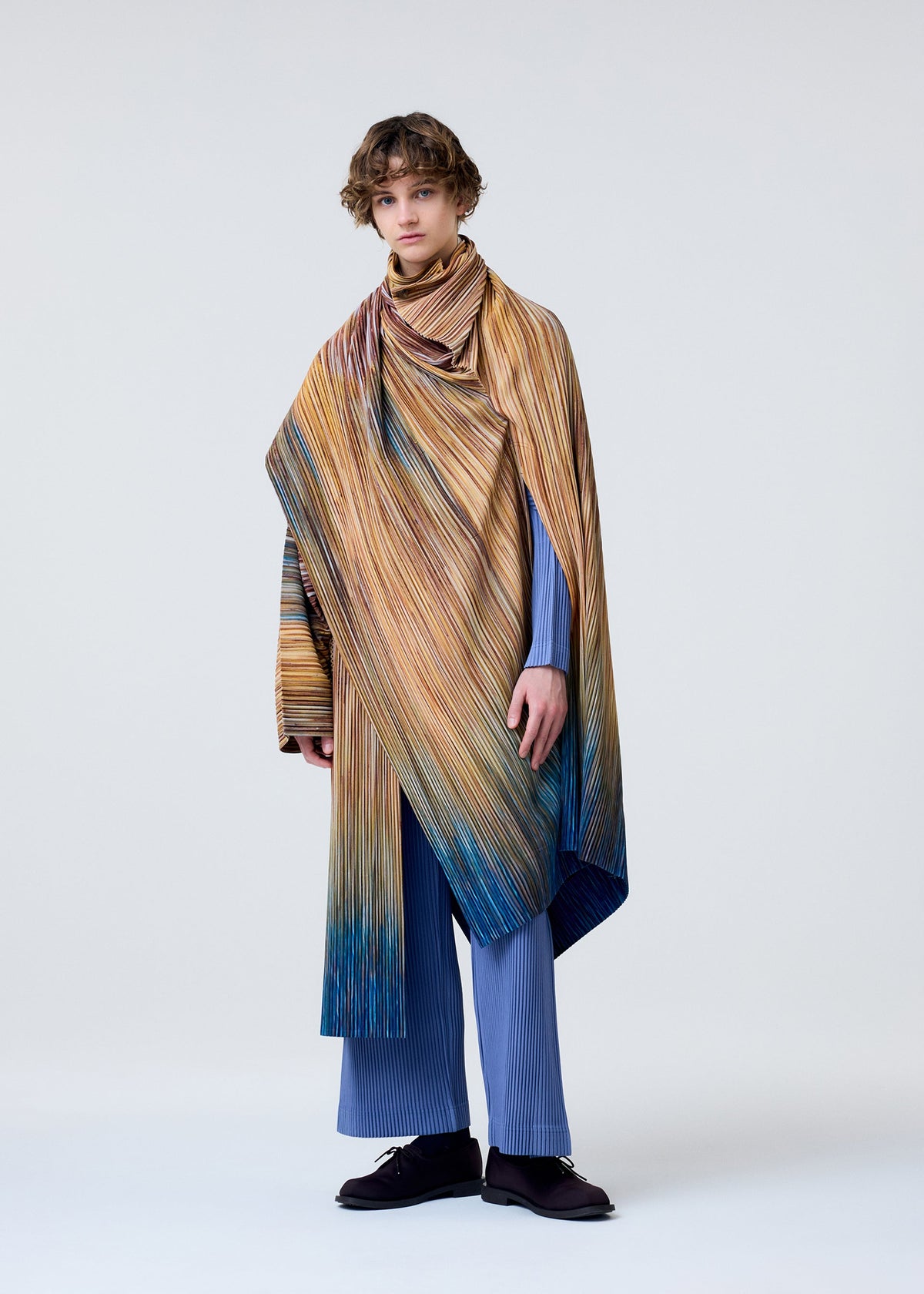 A model wears the HOMME PLISSÉ ISSEY MIYAKE PAINT BRUSH CLOSE UP coat.