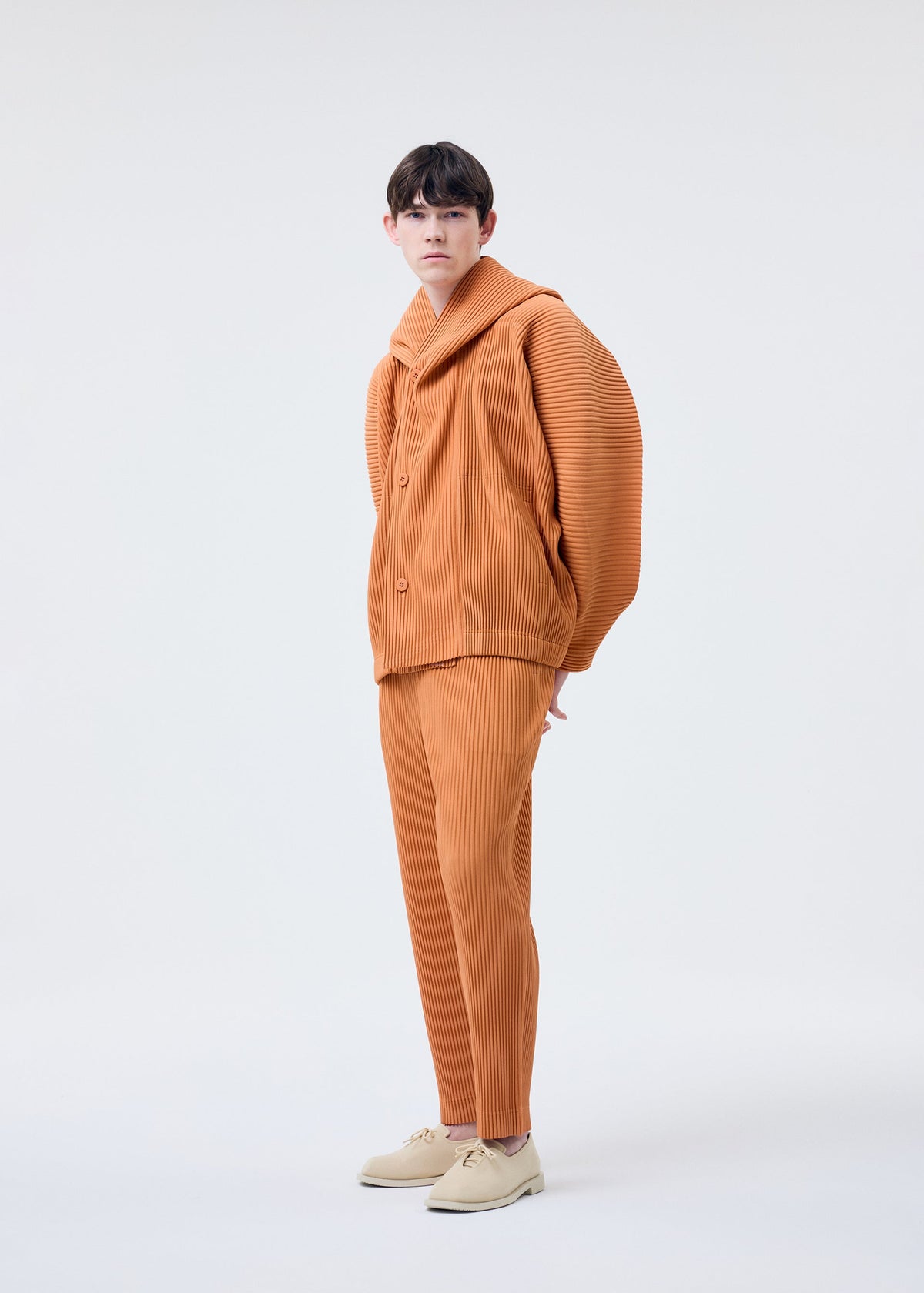 A model wears the HOMME PLISSÉ ISSEY MIYAKE MONTHLY COLORS MARCH jacket.
