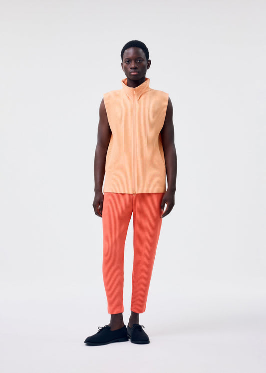 A model wears the HOMME PLISSÉ ISSEY MIYAKE MONTHLY COLORS APRIL vest.