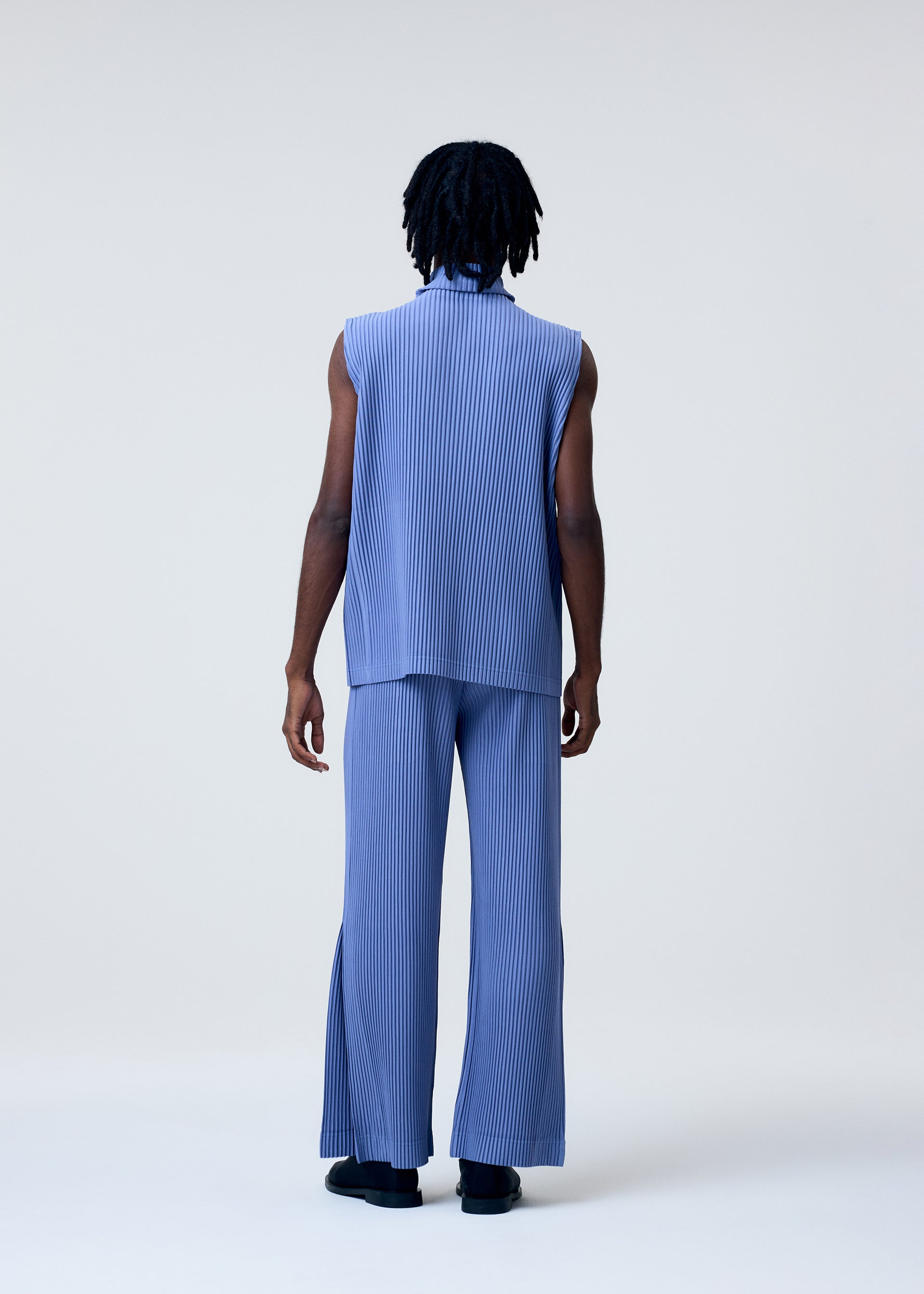 A model wears the HOMME PLISSÉ ISSEY MIYAKE TAILORED PLEATS 1 vest.