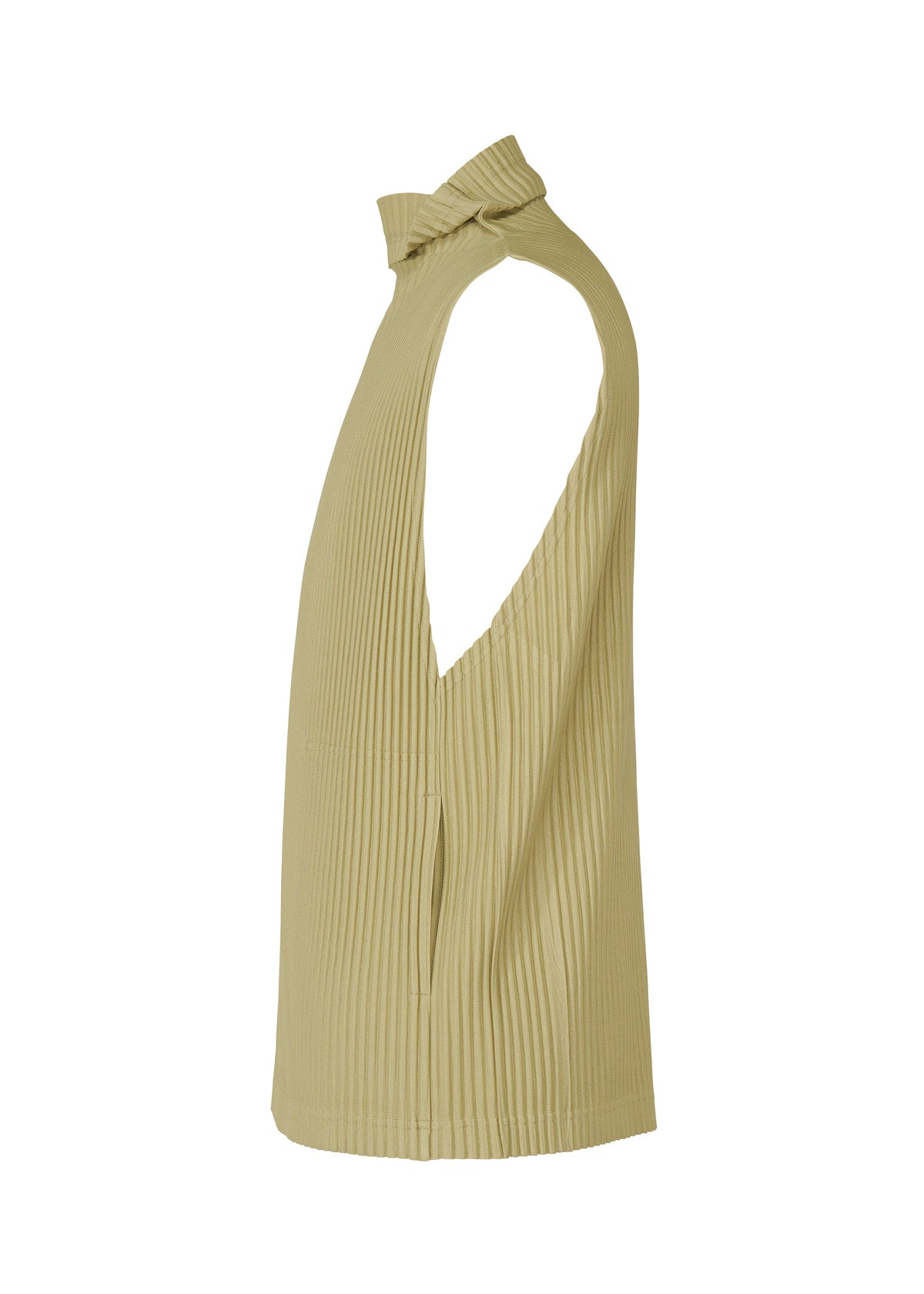 A detail shot of the HOMME PLISSÉ ISSEY MIYAKE TAILORED PLEATS 1 vest.