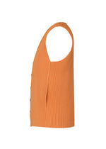 A detail shot of the HOMME PLISSÉ ISSEY MIYAKE TAILORED PLEATS 2 vest.