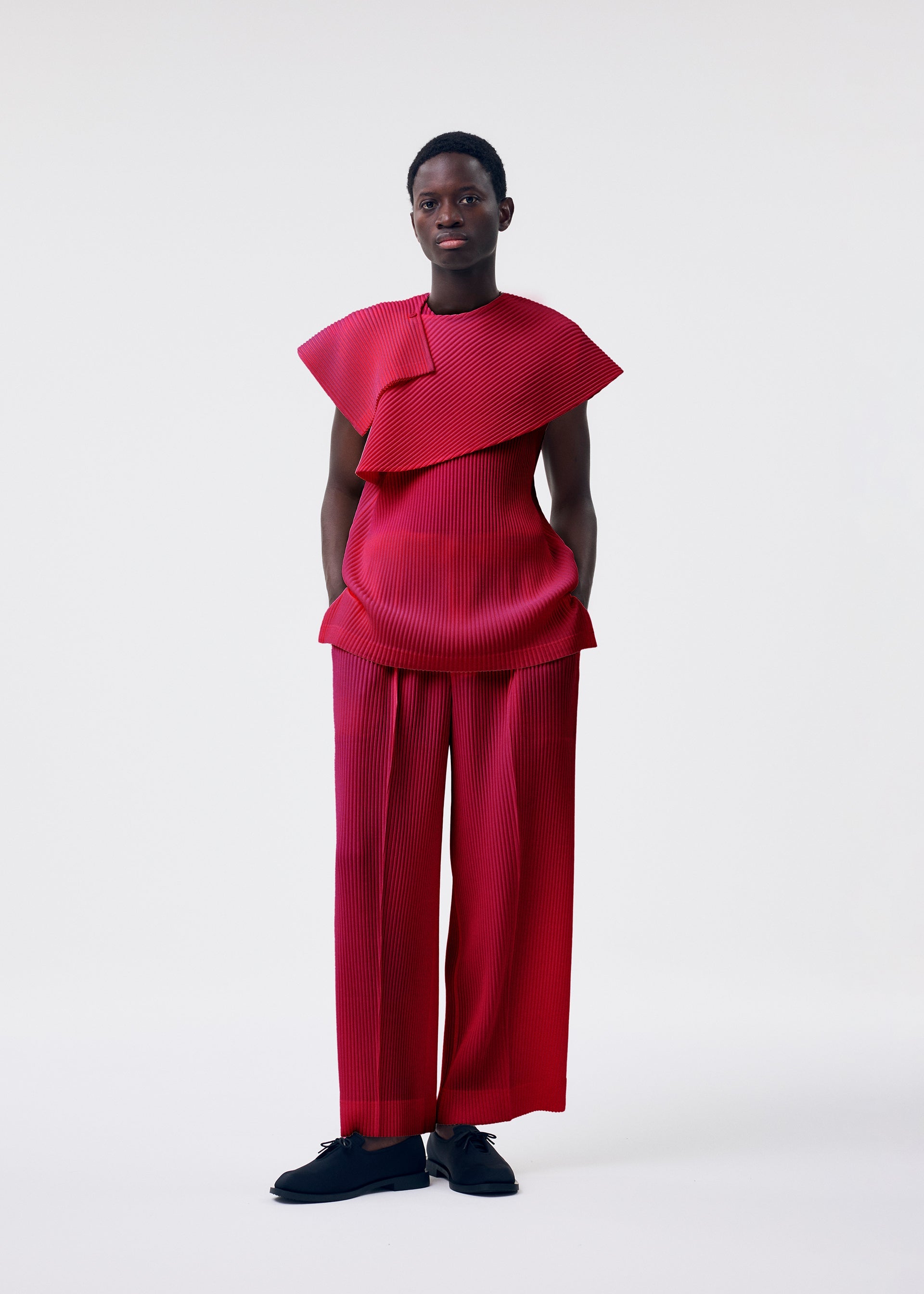 MONTHLY COLORS : JANUARY – The official ISSEY MIYAKE ONLINE STORE