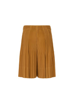 A detail shot of the HOMME PLISSÉ ISSEY MIYAKE MONTHLY COLORS : JUNE trousers.