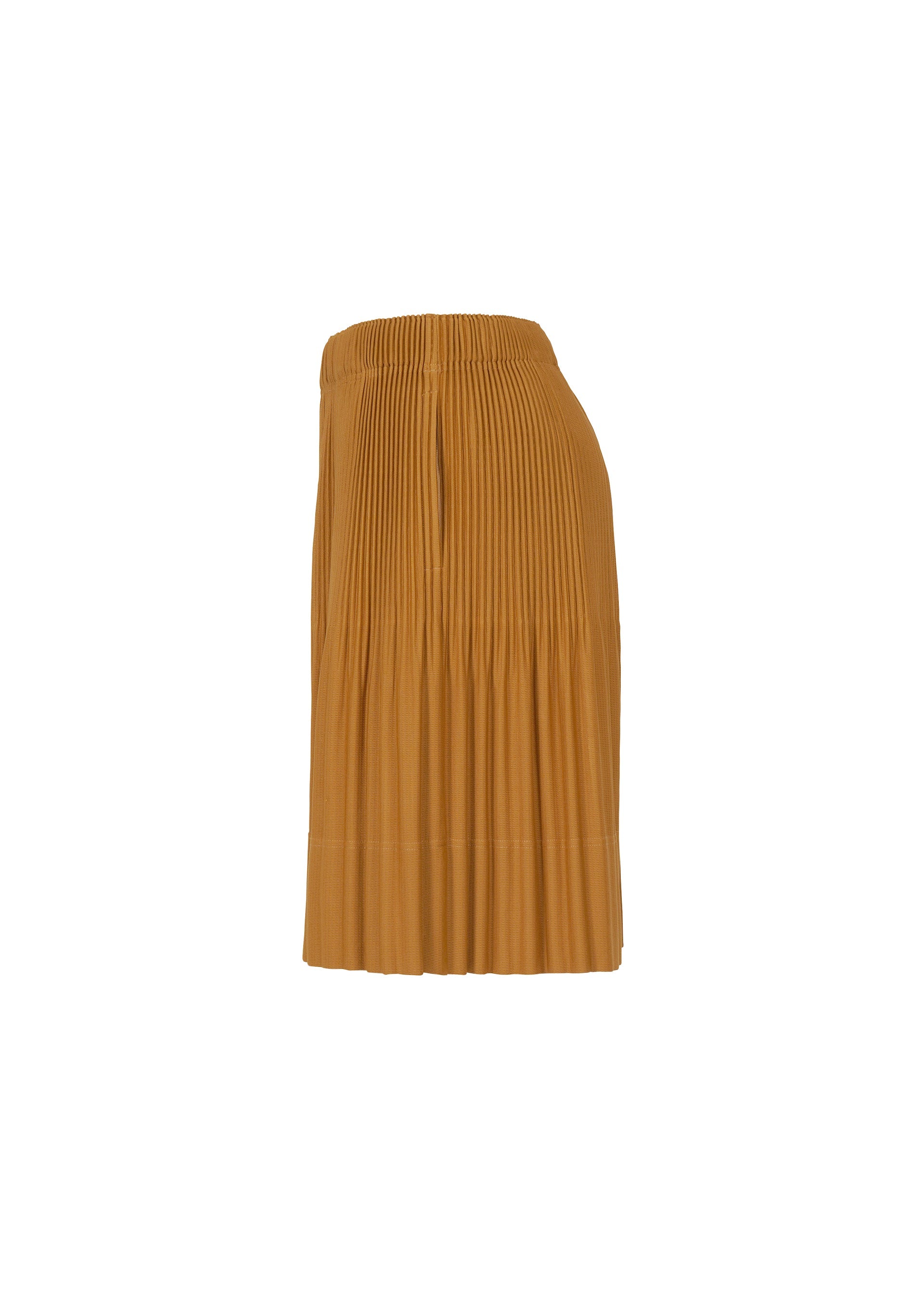 A detail shot of the HOMME PLISSÉ ISSEY MIYAKE MONTHLY COLORS : JUNE trousers.