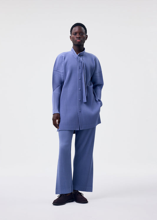 A model wears the HOMME PLISSÉ ISSEY MIYAKE MONTHLY COLORS FEBRUARY shirt.