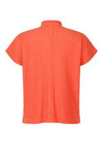 A detail shot of the HOMME PLISSÉ ISSEY MIYAKE MONTHLY COLORS APRIL shirt.