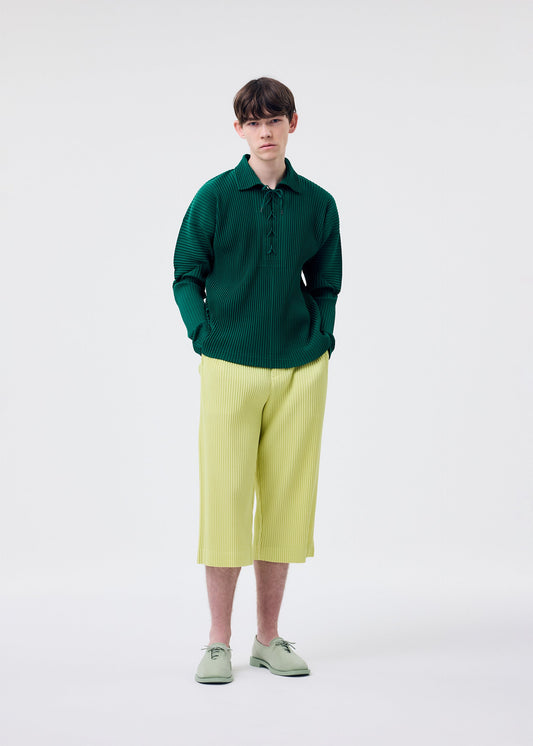 A model wears the HOMME PLISSÉ ISSEY MIYAKE MONTHLY COLORS MAY top.