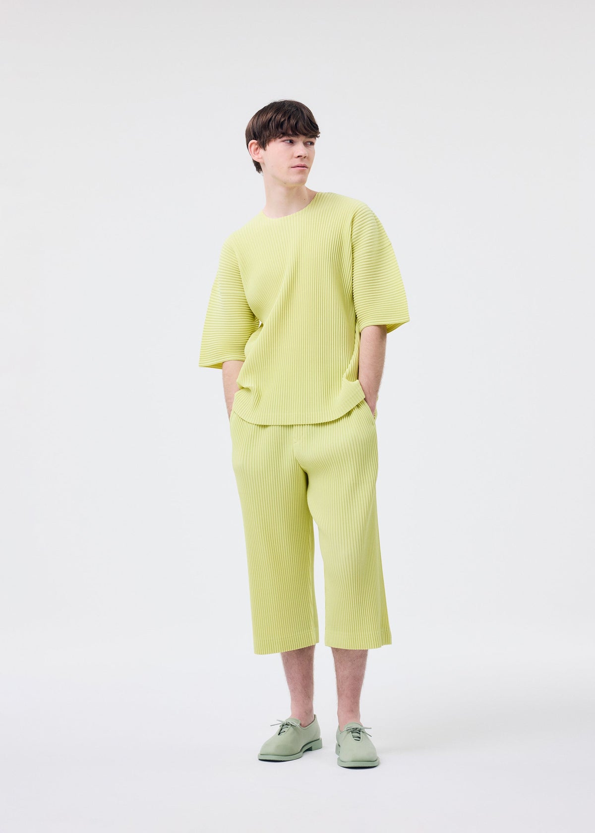 A model wears the HOMME PLISSÉ ISSEY MIYAKE MONTHLY COLORS MAY top.