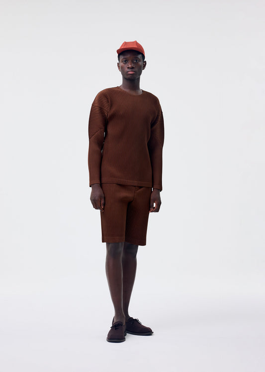 A model wears the HOMME PLISSÉ ISSEY MIYAKE COLOR PLEATS 2 top.