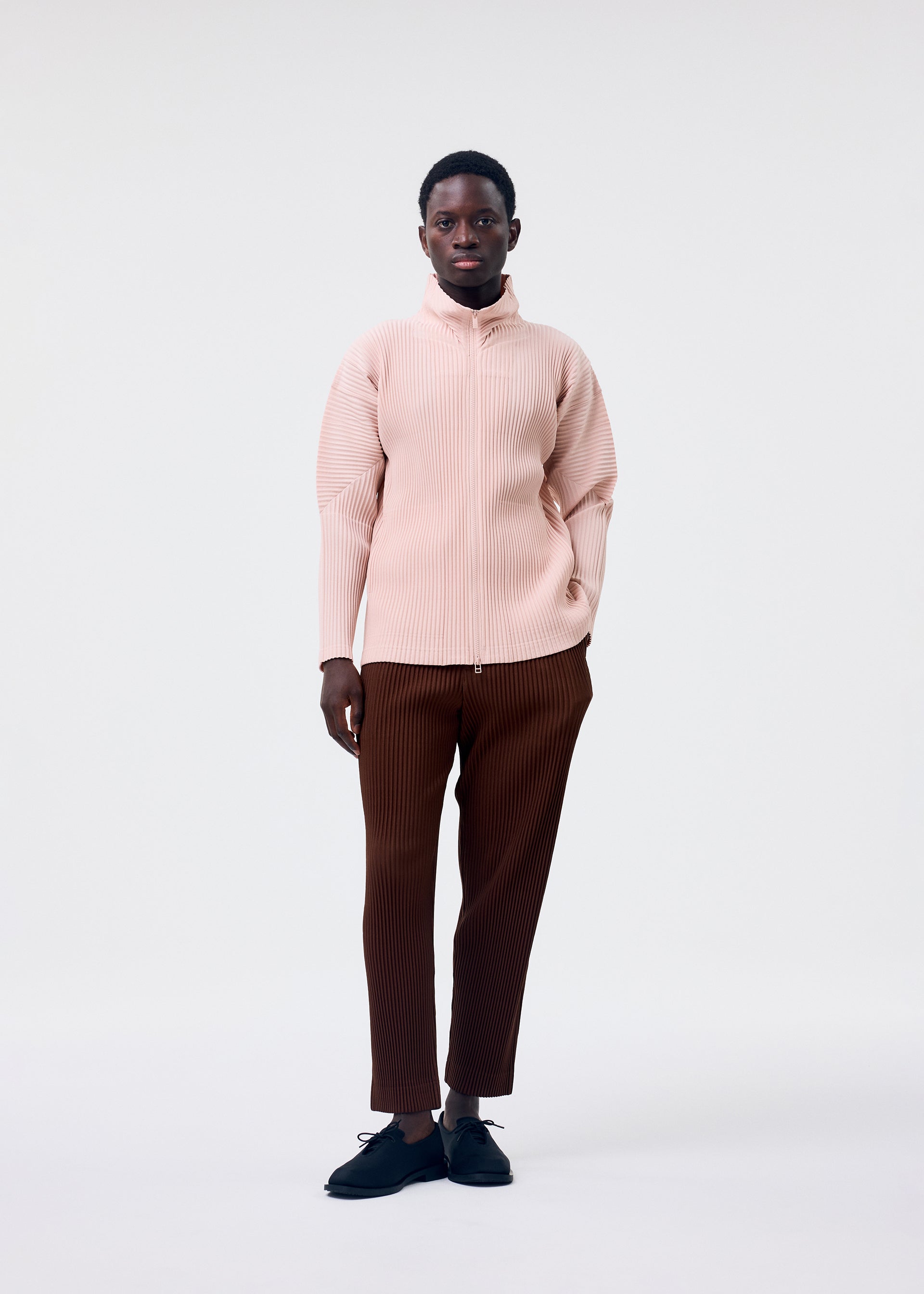 A model wears the HOMME PLISSÉ ISSEY MIYAKE COLOR PLEATS 2 jacket.