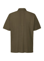 A detail shot of the HOMME PLISSÉ ISSEY MIYAKE MONTHLY COLORS : JUNE shirt.