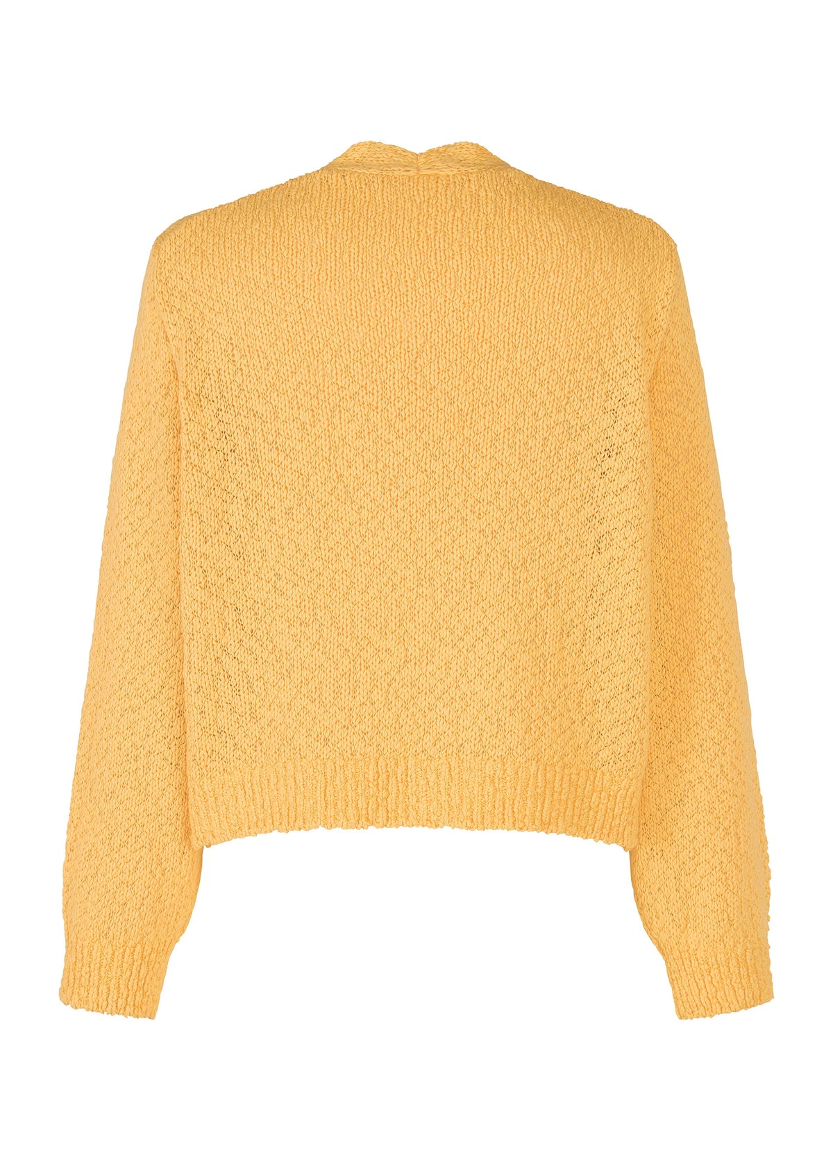 A detail shot of the HOMME PLISSÉ ISSEY MIYAKE RISOTTO KNIT cardigan.