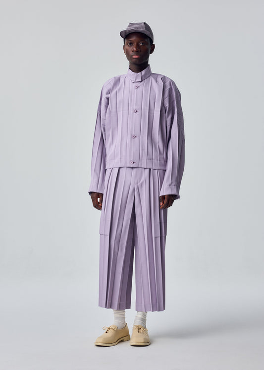 A model wears the HOMME PLISSÉ ISSEY MIYAKE EDGE ENSEMBLE edge-ensemble-trousers-lavender-1.